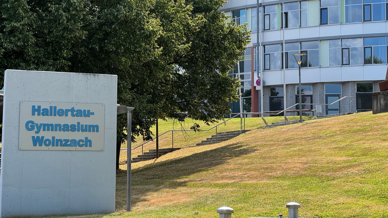 Kultusministerium: Kreuz in Gymnasium in Wolnzach bleibt hängen
