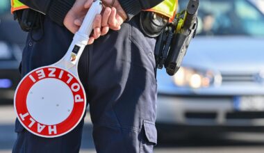 Wiederholungstäter rast in irrem Tempo an Polizei vorbei