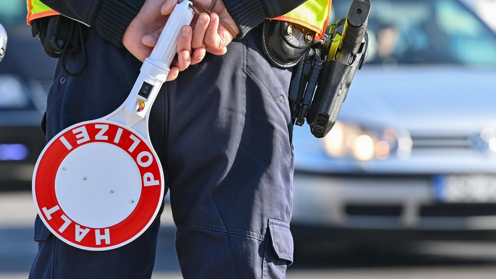 Wiederholungstäter rast in irrem Tempo an Polizei vorbei