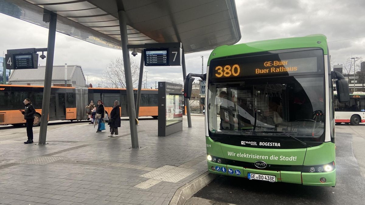 
Auch auf der Buslinie 380 der Bogestra müssen einige Haltestellen verlegt werden.
