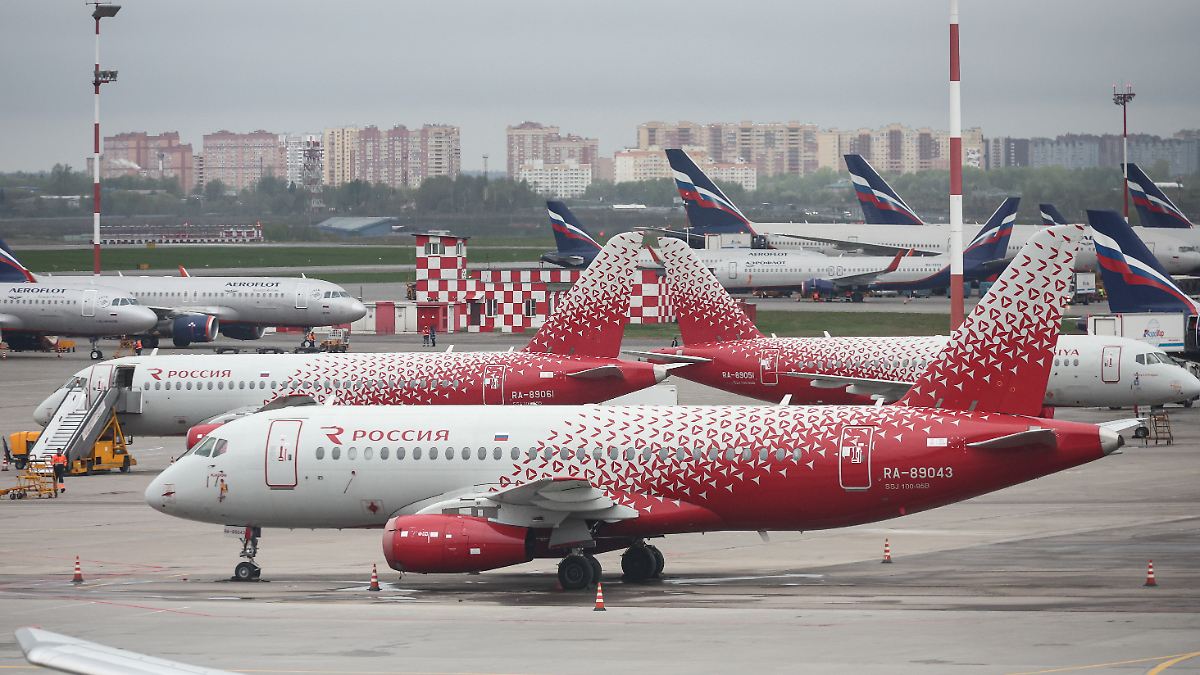 Maschinen können nicht starten: Ukrainische Drohnen stören Flugverkehr über Russland
