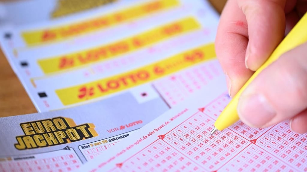 "Eurojackpot" im Saalekreis! Lotto-Spieler gewinnt mit sechs Richtigen riesige Summe