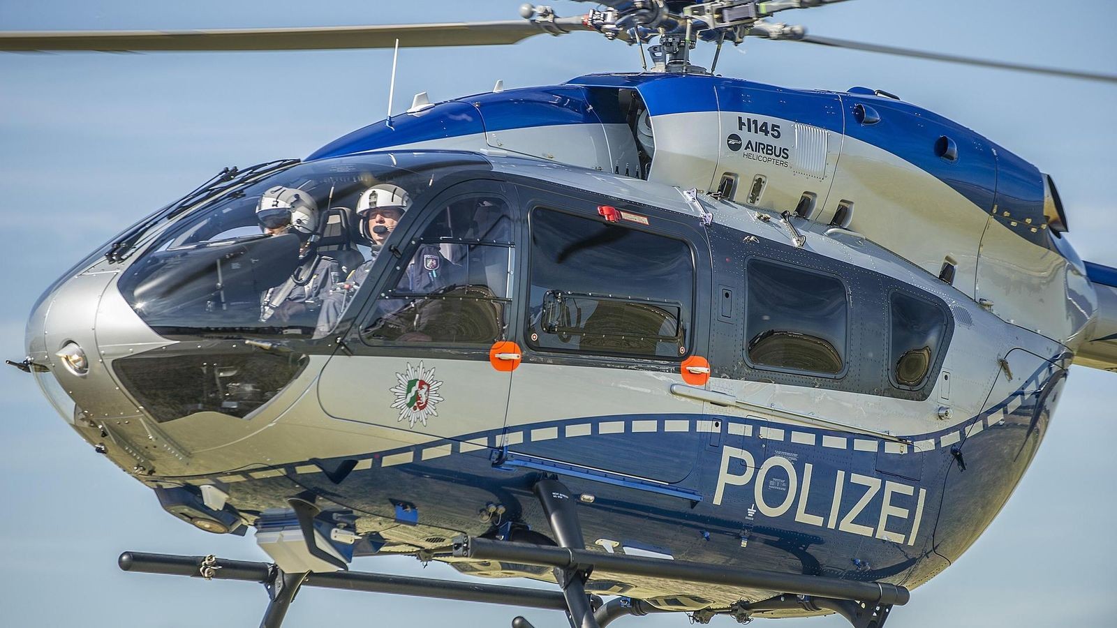 Verfolgungsjagd auf A2: Polizeihubschrauber kreist über Gladbeck