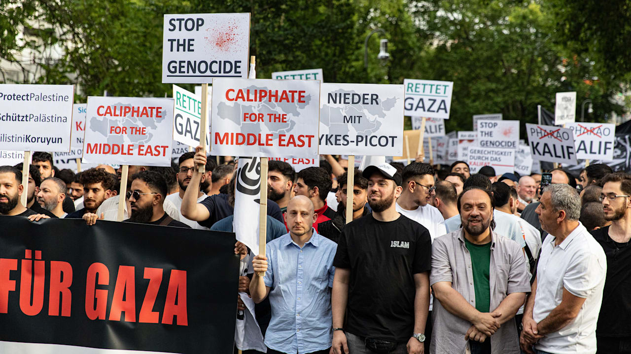 Gunnar Schupelius: Warum dürfen diese Islamisten bei uns marschieren? | Regional