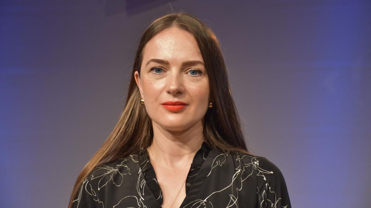 Oleksandra Matviichuk setzt sich für die Verfolgung russischer Kriegsverbrechen in der Ukraine ein. Dafür reist sie durch viele Länder. Am 18. Juni nahm sie an einer Veranstaltung des UNHCR in der Landesvertretung Baden-Württemberg in Berlin zum Weltflüchtlingstag teil.
