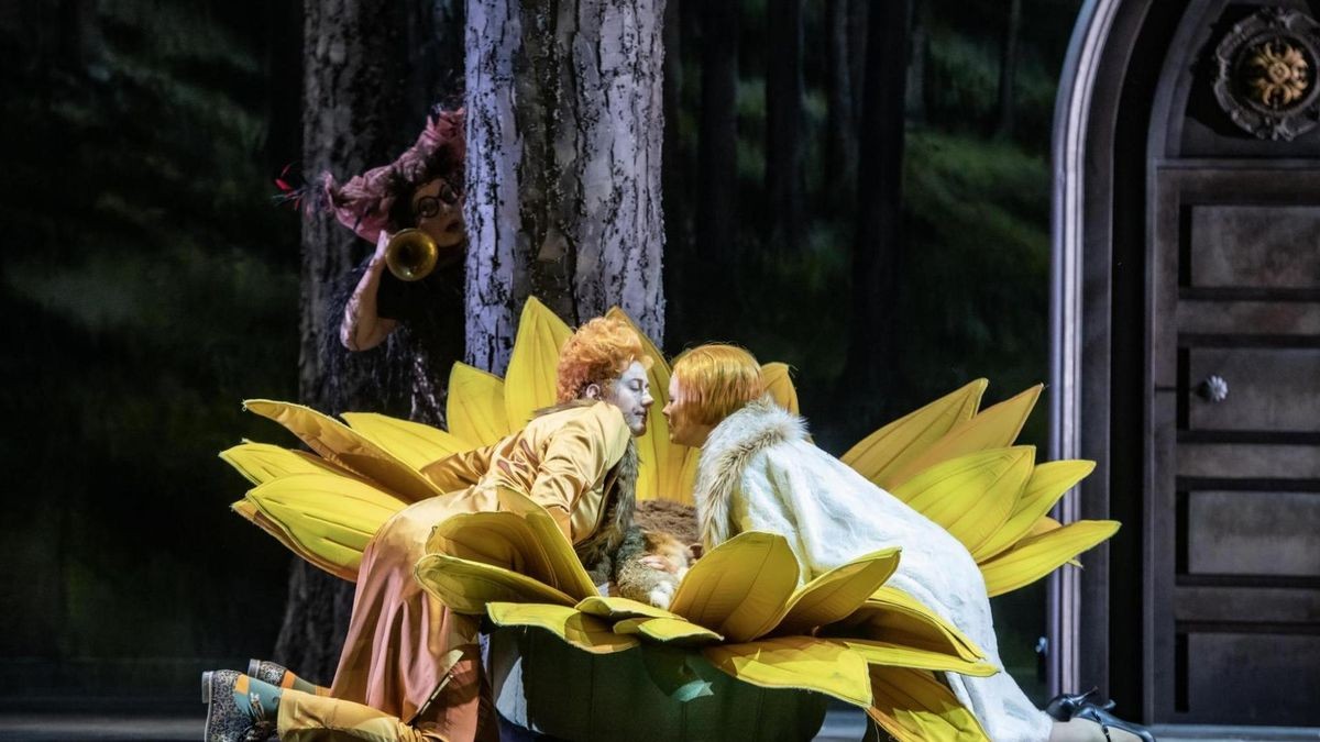 Oft schuf er fein gewirktes Musiktheater, abseits von naheliegenden Modernismen. Auch Janaceks „Das schlaue Füchslein“ geriet dem Gelsenkirchener Opernintendanten Michael Schulz als erlesen gute Deutung.