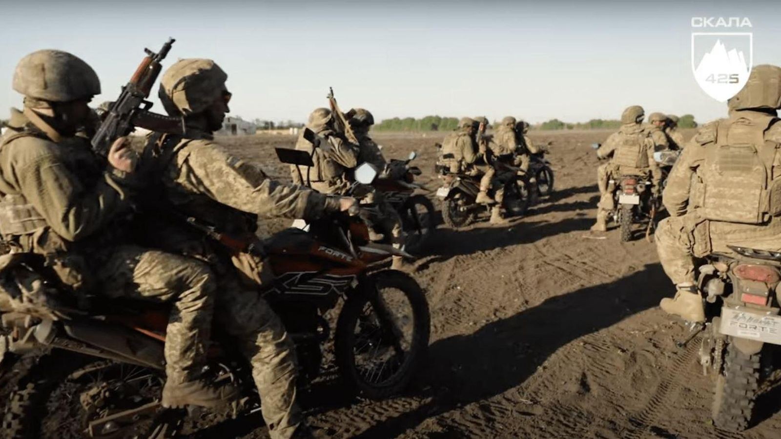 „Blitzkrieg“ auf Bikes – Soldaten kämpfen wie im Film