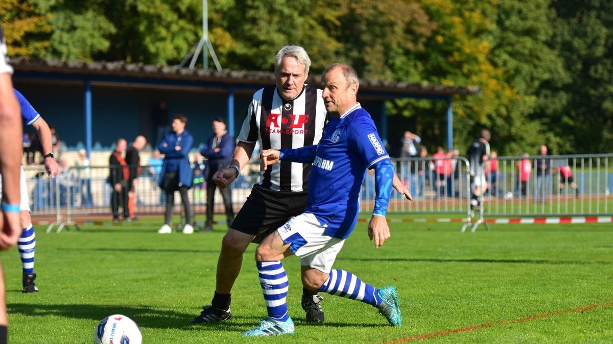 Auch Schalke 04 ist mit seinem Walking Football-Team in Gelsenkirchen-Resse dabei.