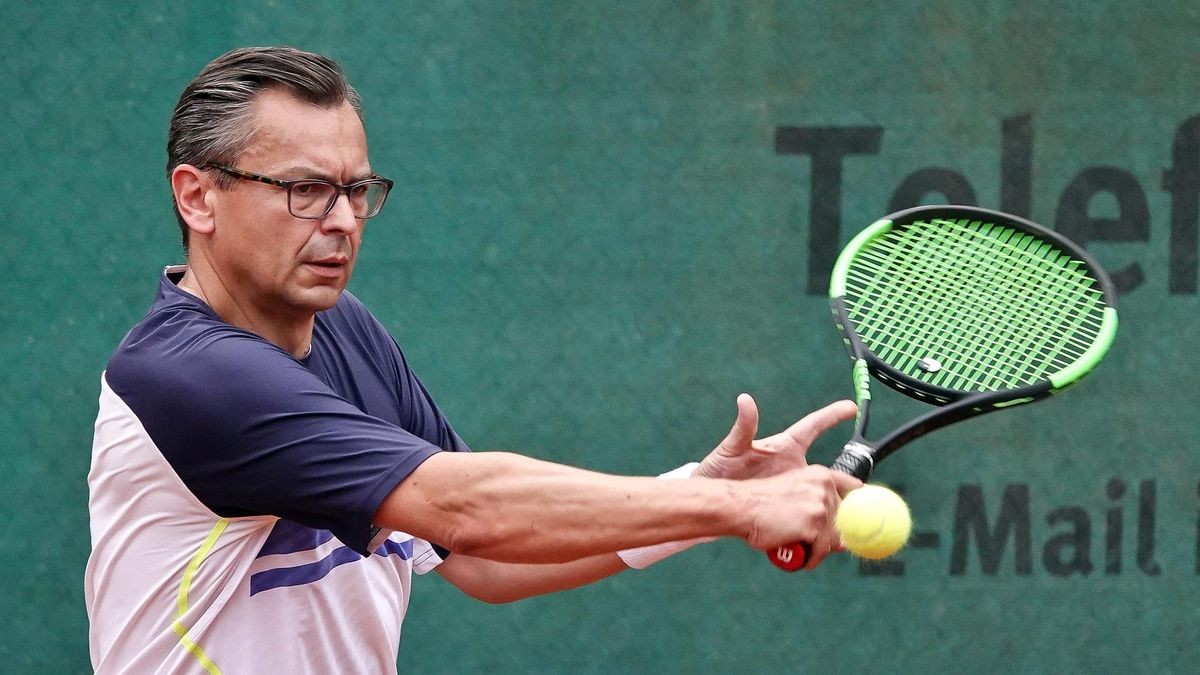 Karsten Jockenhöfer holte sich bei der Tennis-Stadtmeisterschaft auf der Platzanlage des TC Ückendorf den Titel bei den Herren 50.