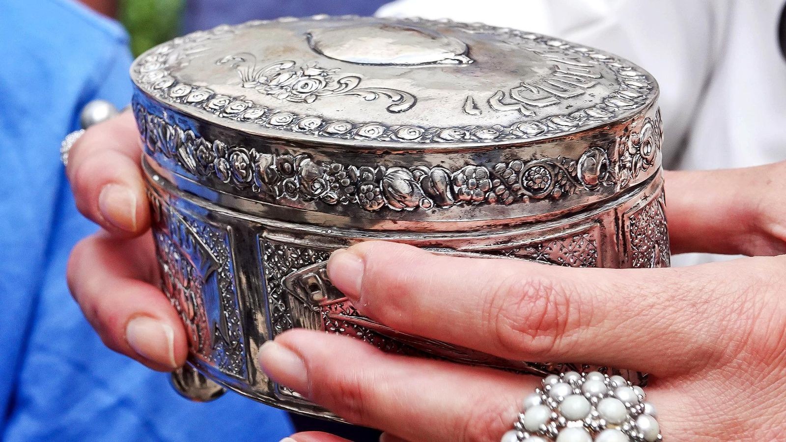 Vor Nazis bewahrt: Synagogen-Schmuck zurück in Gelsenkirchen