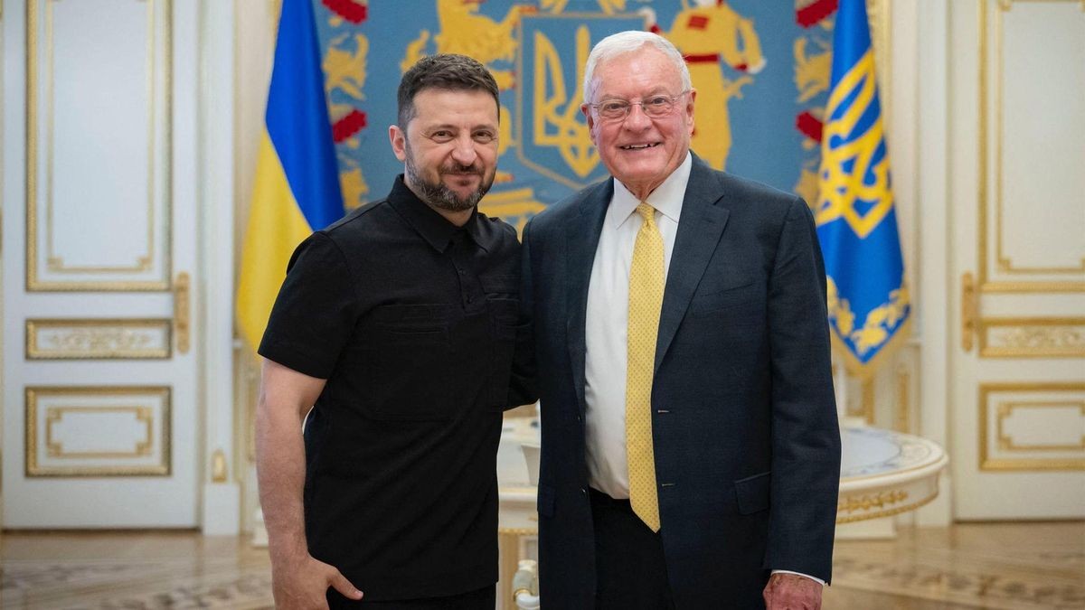 Am Montagmorgen traf Trumps Sonderbeauftragter für die Ukraine, Ex-General Keith Kellogg (r), in Kiew ein, um Gespräche zu führen.