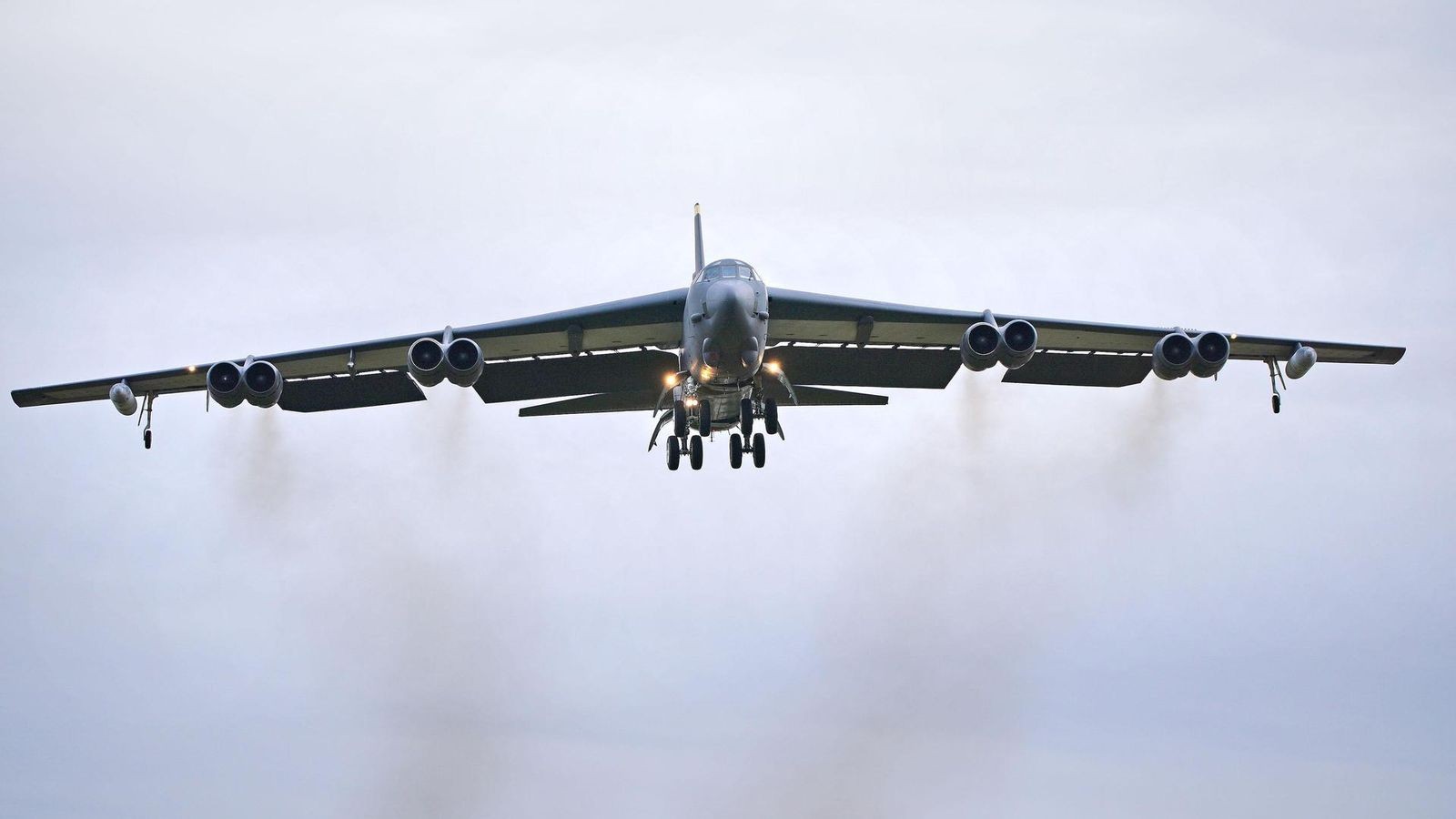 B-52-Bomber crasht beinahe Flugzeug – Pilot rettet mit „aggressivem Manöver“