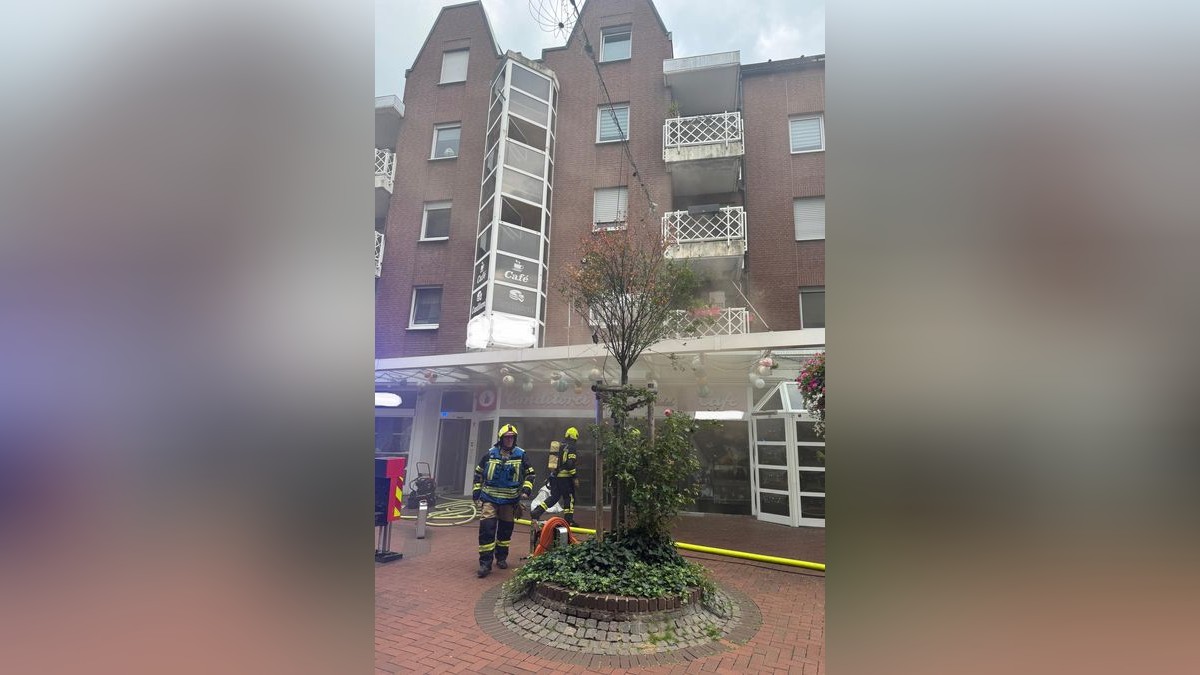 56 Einsatzkräfte der Feuerwehr Gelsenkirchen waren im Einsatz.