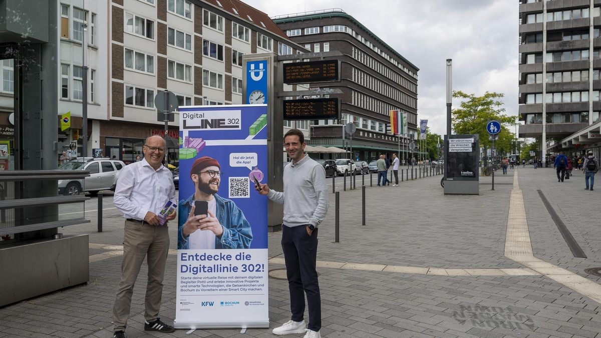 In Gelsenkirchen wurde das Projekt „Digitallinie 302“ von (v. l.) Manfred vom Sondern und Denes Kücük vorgestellt.