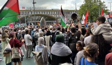 Hauptbahnhof Bochum: Demonstration mit 200 Menschen