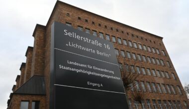 Skandal im Berliner Einwanderungsamt: Razzien wegen Bestechung