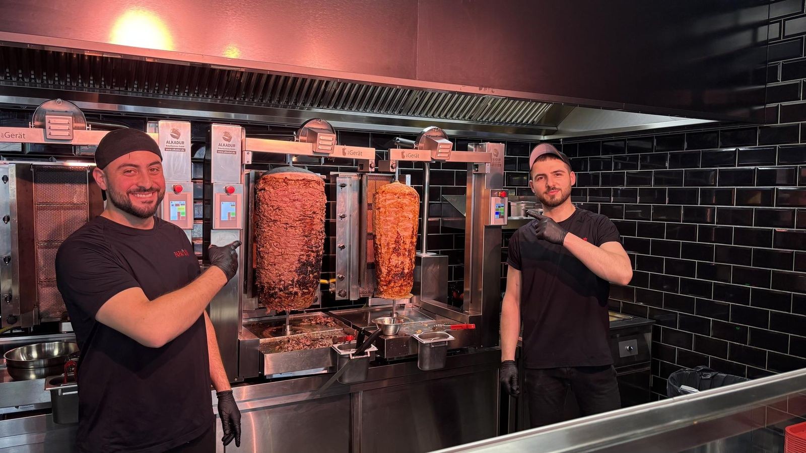 Neuer Imbiss in Düsseldorf: Bei „Papai‘s“ gibt es Steakdöner
