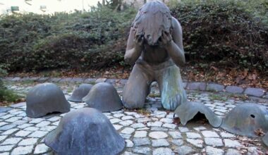 Hamburg: Denkmal „Trauerndes Kind“ gestohlen – Fassungslosigkeit in Harburg - Hamburger Abendblatt