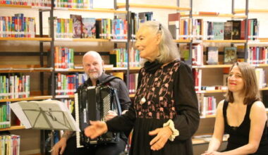 Auch wenn es noch so heiß ist: Literatur kommt in Bad Urach an - Region Neckar-Alb - Reutlinger General-Anzeiger