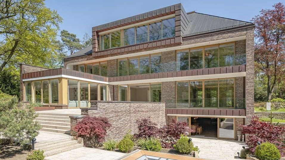 Riesiges Anwesen: Luxus-Villa mit Park und See steht in Hamburg zum Verkauf | Regional