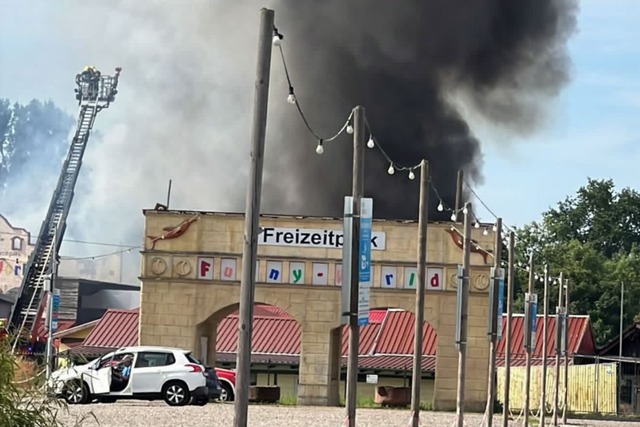 Im Freizeitpark Funny-World war ein Brand ausgebrochen.  | Foto: Kamera24