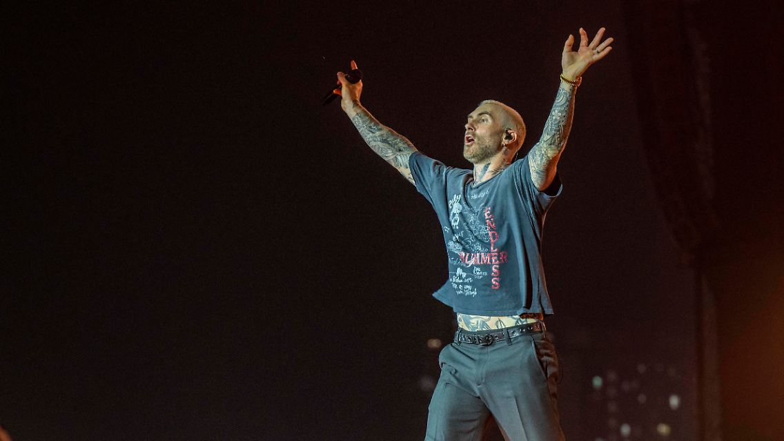 Auf den Armen, am Bauch und am Hals: Und das sind nur die sichtbaren Tattoos von Adam Levine.