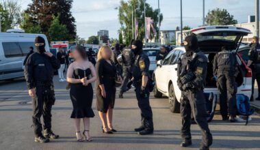 Polizeieinsatz bei Veranstaltung – Waffen vermutet