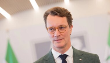 Koalitionsstreit in Berlin - Wüst mahnt zu Sachlichkeit bei Gesprächen zur Richterwahl - Politik