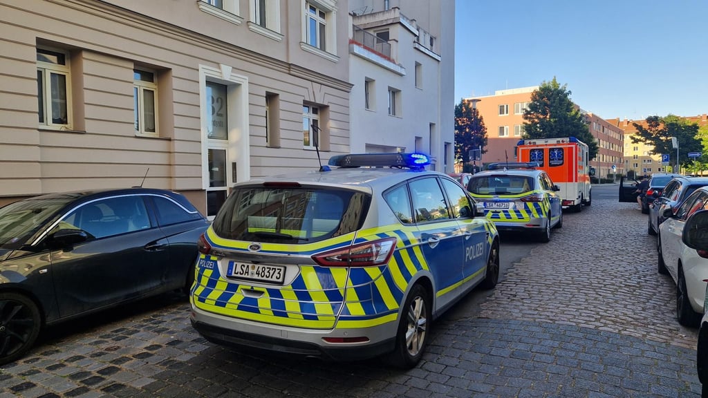 Toter Mann in Wohnung in Halle gefunden: Obduktion soll Todesursache klären