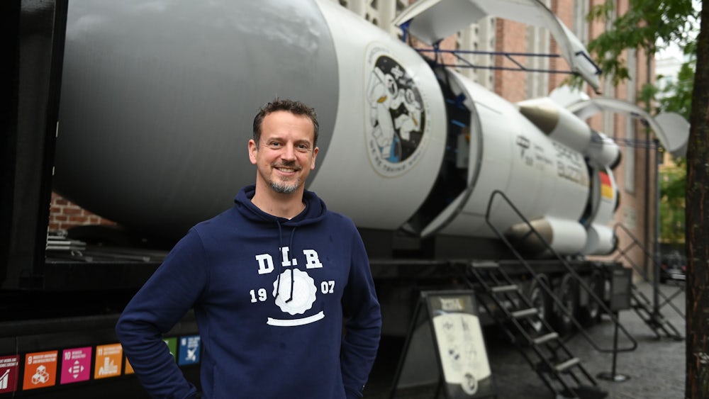 Tobias Schüttler, promovierter Physiker und Leiter des DLR-School-Lab.
