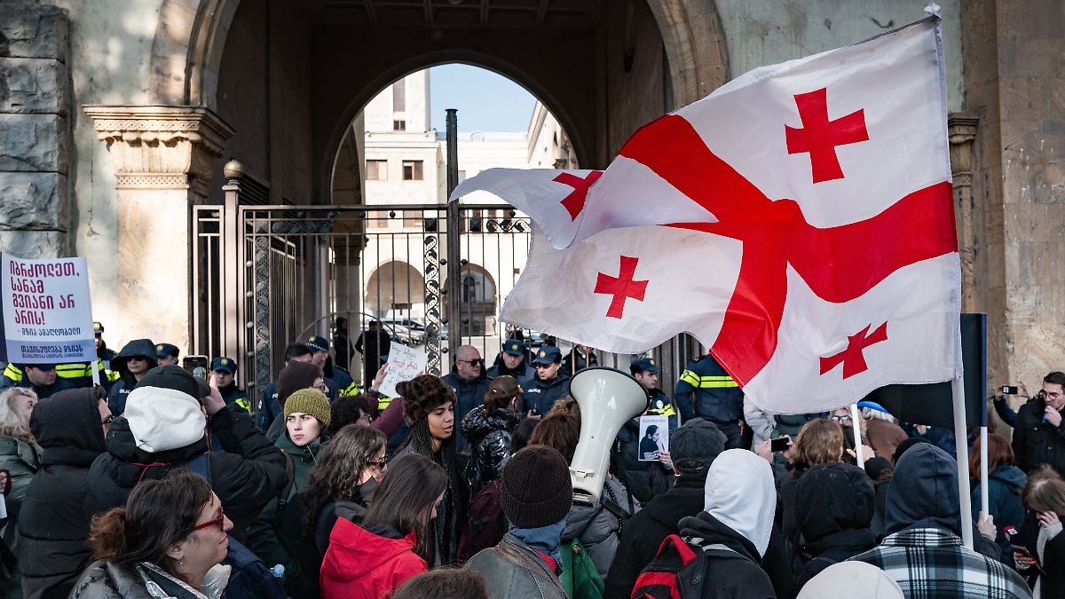 Demonstrationen gegen Regierung: Europäische Länder prangern Repressionen gegen Oppositionelle in Georgien an