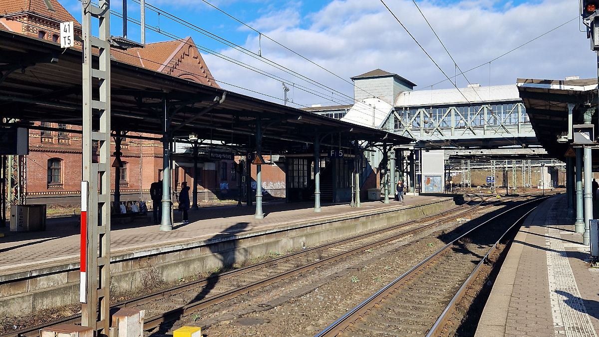In Kesselwagen geklettert: Jugendlicher durch Stromschlag schwer verletzt