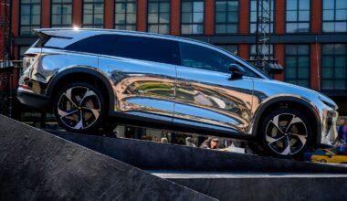 Fahrer bekommen Konkurrenz: Uber will 20.000 Lucid-Robotaxis fahren lassen