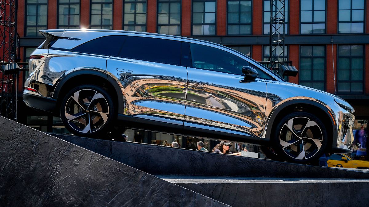 Fahrer bekommen Konkurrenz: Uber will 20.000 Lucid-Robotaxis fahren lassen