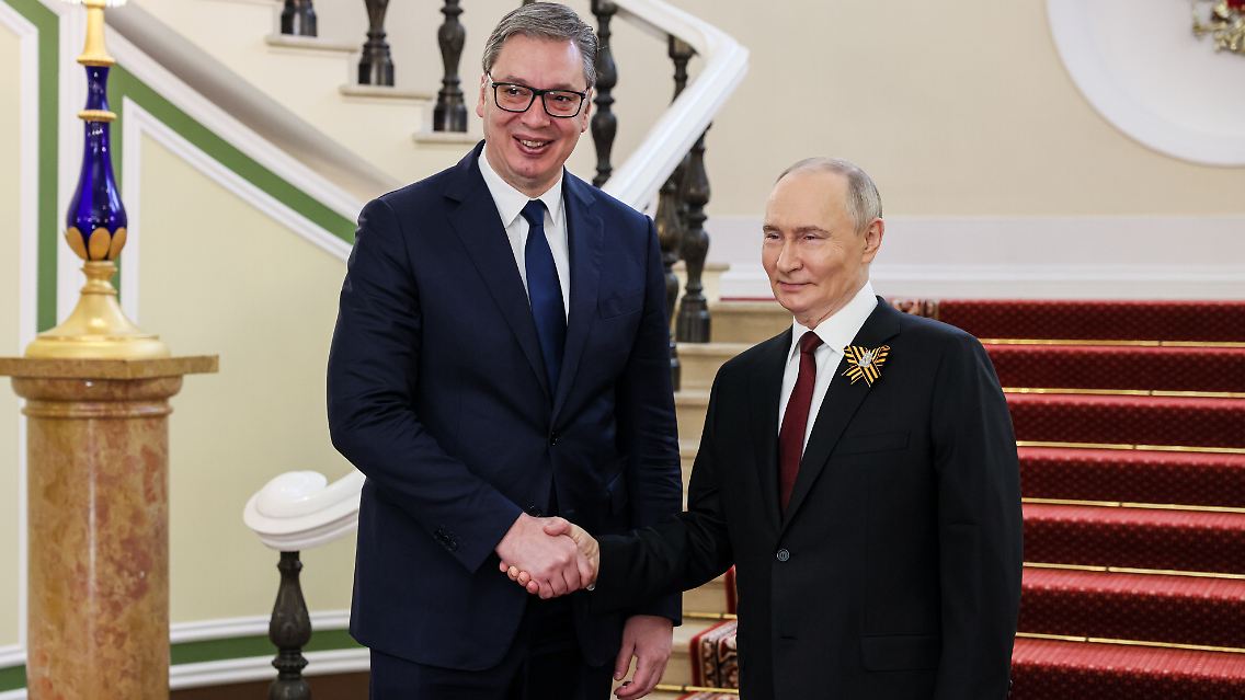 Anfang Mai 2025 besuchte der serbische Präsident Aleksandar Vučić den russischen Präsidenten Wladimir Putin (rechts) in Moskau.