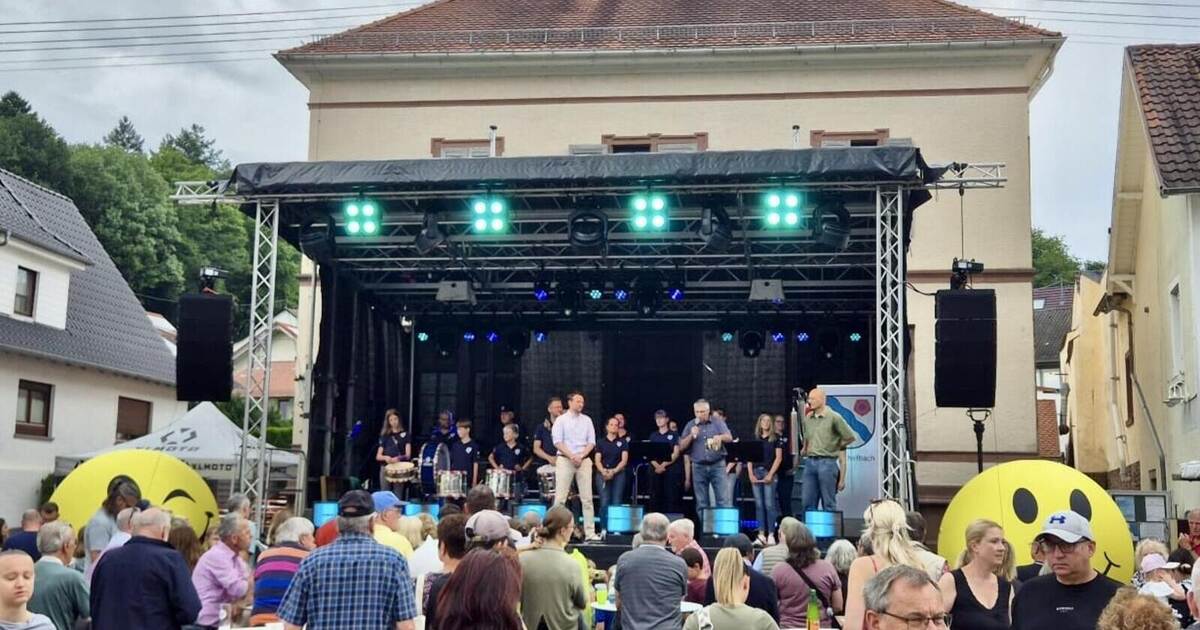 Beim Mutschelbacher Dorffest herrscht trotz Regen super Stimmung - Region