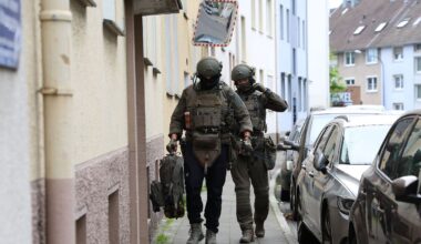 Mann droht mit Schusswaffe: SEK stürmt versehentlich falsche Wohnung
