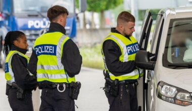 Neue Asyl-Zahlen: Plötzlich fahren mehr Migranten RAUS statt REIN! | Politik