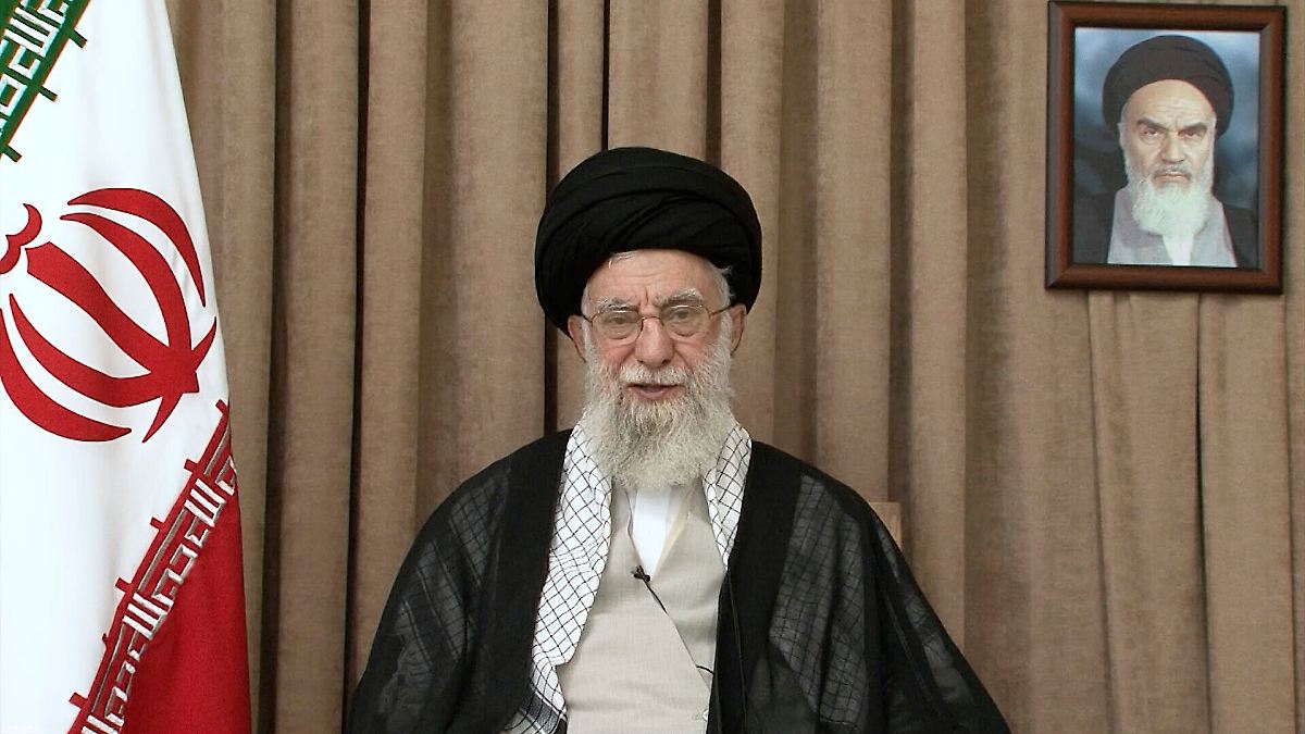 Seit Israels Angriff im Versteck: Ajatollah Chamenei zeigt sich erstmals wieder öffentlich