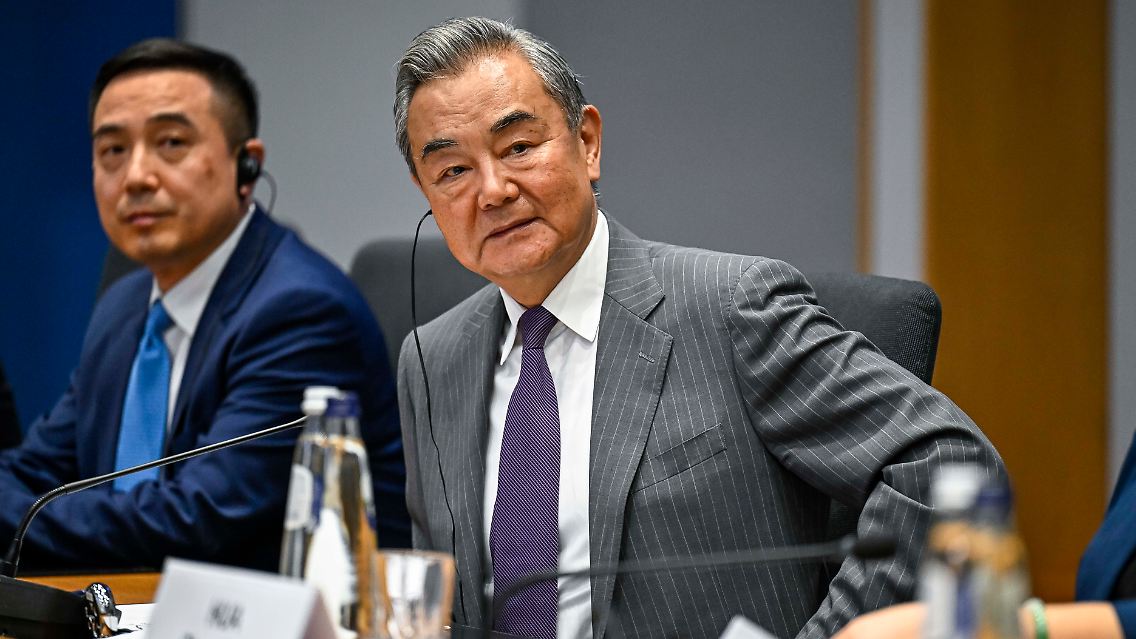 Wang Yi (rechts) der höchste chinesische Diplomat.