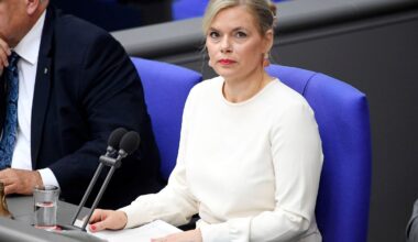 Partei will "keinen Kulturkampf": Grüne hadern mit Klöckners neuer Kleidungsregel