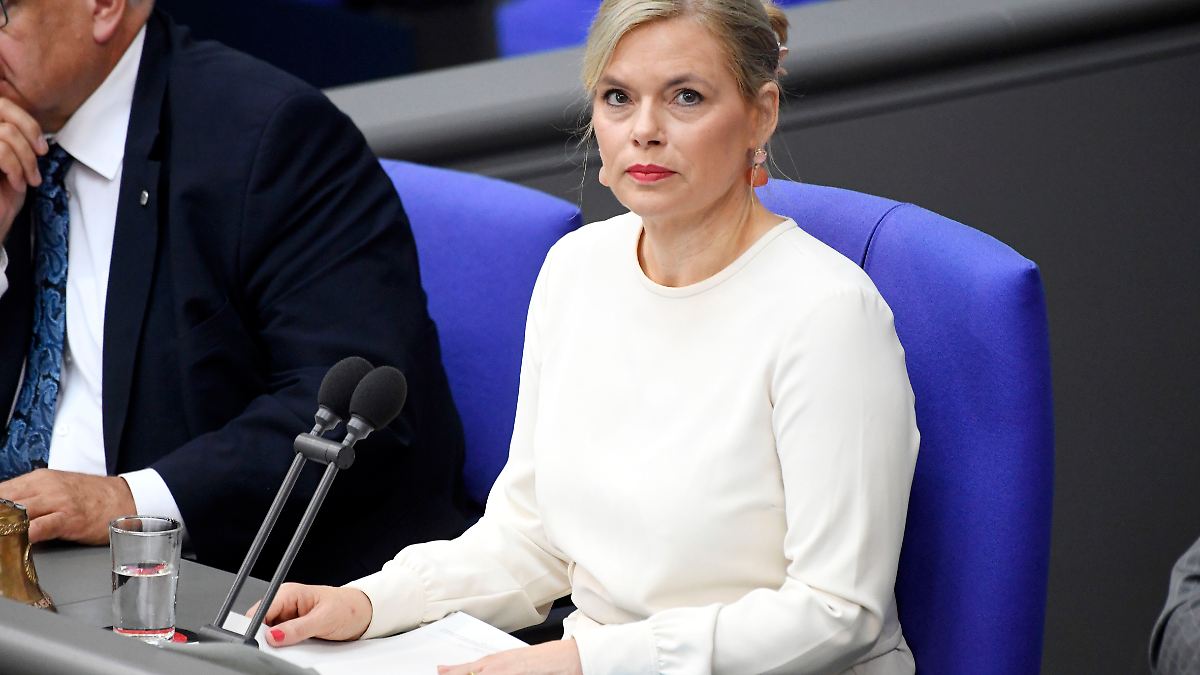 Partei will "keinen Kulturkampf": Grüne hadern mit Klöckners neuer Kleidungsregel