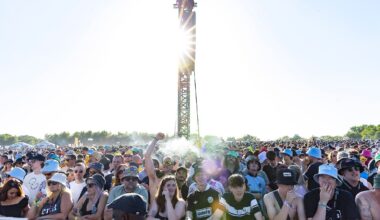 Horden stürmen auf Absperrungen: Ticketlose Oasis-Fans ziehen in Manchester alle Register