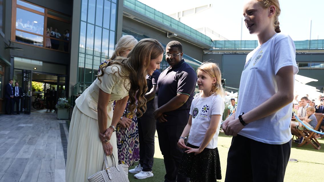 Die Prinzessin im Gespräch mit der achtjährigen Lydia Lowe.