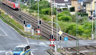 S-Bahn erfasst bei Bonn im Rhein-Sieg-Kreis zwei Menschen