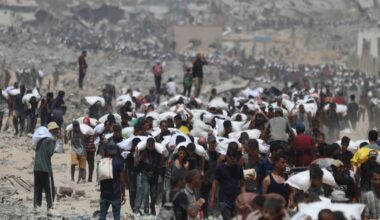 Israel beklagt Hamas-"Kampagne": Erste größere Hilfslieferungen erreichen Hungernde in Gaza