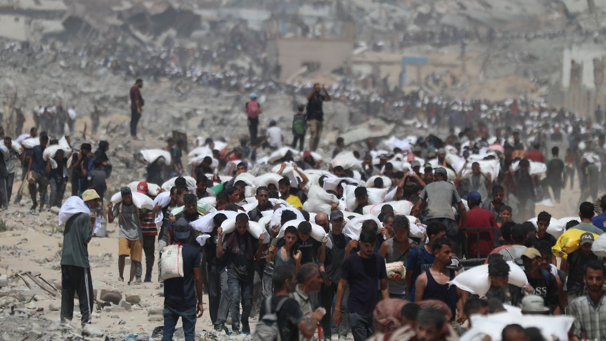 Israel beklagt Hamas-"Kampagne": Erste größere Hilfslieferungen erreichen Hungernde in Gaza