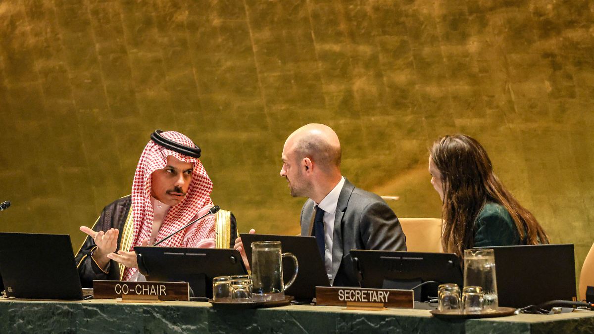 "Historisch und beispiellos": Arabische Staaten fordern Ende des Hamas-Regimes