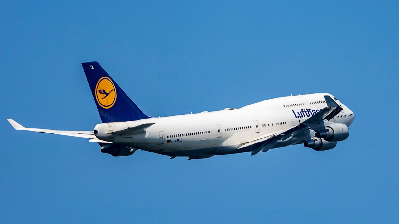 Mit 368 Passagieren: Lufthansa-Flug dreht nach Start in Frankfurt um | Regional