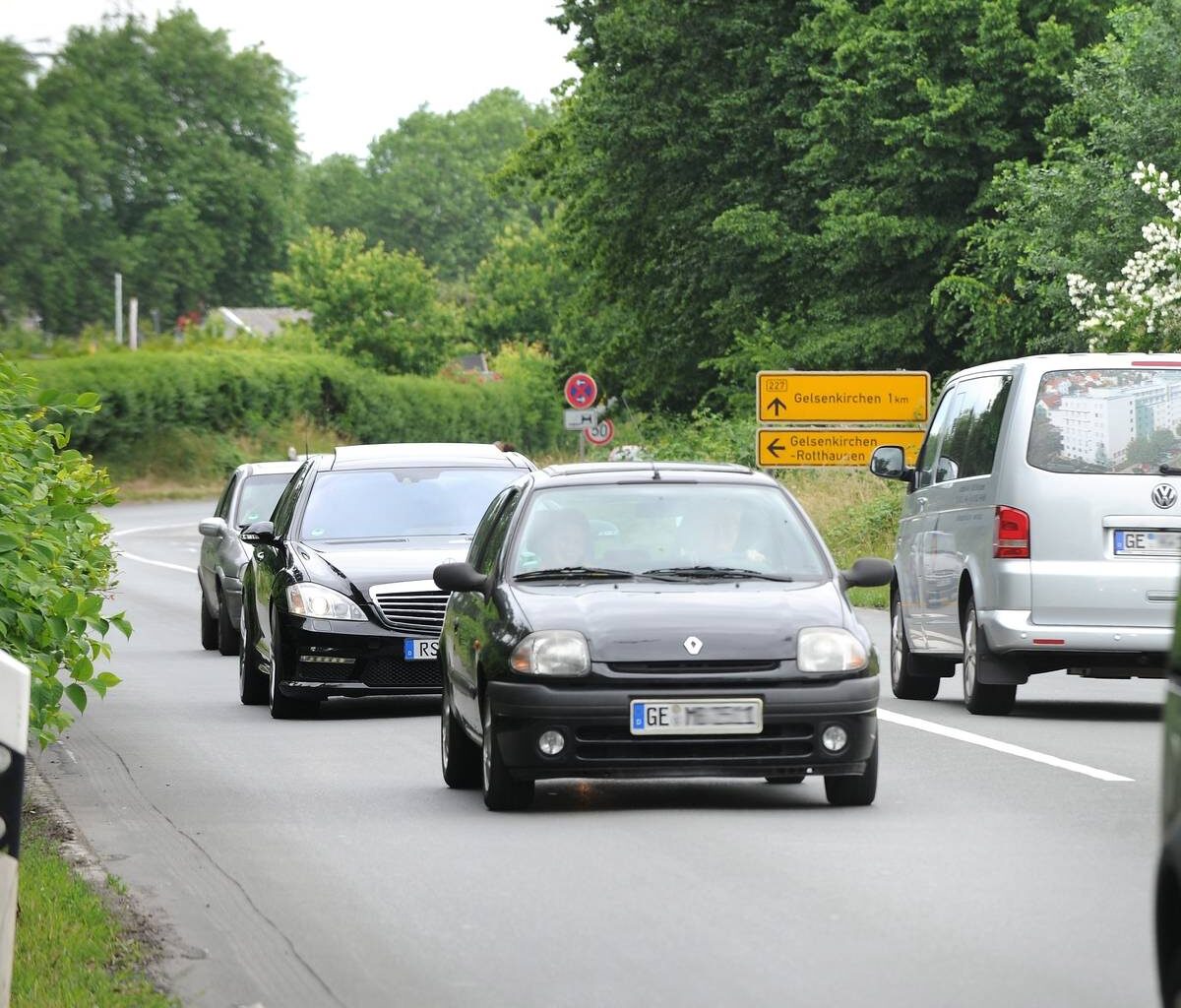 Langer Engpass auf der Hattinger Straße in Gelsenkirchen